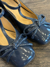 Carica l&#39;immagine nel visualizzatore di Gallery, CECIL DECOLLETE&#39; A T E FIOCCHETTO TC 4 CM IN NAPLACK BLU
