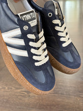 Carica l'immagine nel visualizzatore di Gallery, VITAMINA SNEAKER IN PELLE BLU
