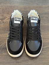 Carica l'immagine nel visualizzatore di Gallery, VITAMINA SNEAKER IN PELLE NERA +PAILETTES
