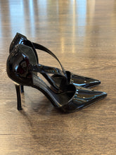 Carica l'immagine nel visualizzatore di Gallery, CARRANO DECOLLETE' SPEZZATA VERNICE NERA TACCO 9 CM

