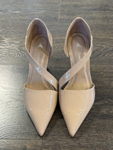 Carica l'immagine nel visualizzatore di Gallery, CARRANO DECOLLETE' SPEZZATA VERNICE NUDE TACCO 9 CM
