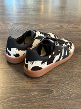 Carica l&#39;immagine nel visualizzatore di Gallery, BACK70 SNEAKER IN CAVALLINO STAMPA MUCCA BIANCO-MARRONE
