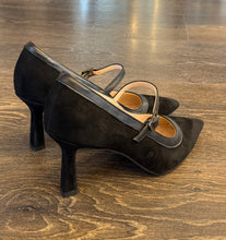 Carica l'immagine nel visualizzatore di Gallery, LUIS ANNE DECOLLETE' MARY JANE IN CAMOSCIO NERO TACCO 6 CM
