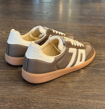 Carica l'immagine nel visualizzatore di Gallery, BACK70 CLOUD SNEAKER NAPPA TAUPE
