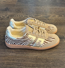 Carica l'immagine nel visualizzatore di Gallery, BACK 70 SNEAKER ZEBRA
