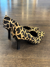 Carica l&#39;immagine nel visualizzatore di Gallery, FRANCESCO MILANO DECOLLETE&#39; STAMPA GIRAFFA TACCO 7,5 CM
