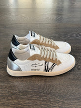 Carica l&#39;immagine nel visualizzatore di Gallery, VITAMINA SNEAKER IN PELLE BIANCA V ZEBRATA
