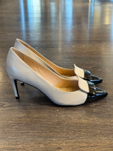 Carica l&#39;immagine nel visualizzatore di Gallery, CECIL DECOLLETE&#39;  TC 6,5 CM IN PELLE BURRO CON PUNTA ED ACCESSORIO NERO
