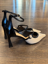 Carica l&#39;immagine nel visualizzatore di Gallery, CECIL DECOLLETE&#39;  TC 7 CM IN NAPLACK BURRO E NERO
