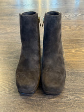 Carica l'immagine nel visualizzatore di Gallery, BRUNO PREMI TRONCHETTO IN CAMOSCIO MARRONE TACCO 7,5 CM  PLATEAUX
