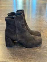 Carica l'immagine nel visualizzatore di Gallery, BRUNO PREMI TRONCHETTO IN CAMOSCIO MARRONE TACCO 7,5 CM  PLATEAUX
