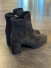 Carica l'immagine nel visualizzatore di Gallery, BRUNO PREMI TRONCHETTO IN CAMOSCIO MARRONE TACCO 7,5 CM  PLATEAUX
