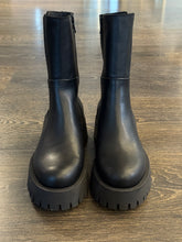 Carica l'immagine nel visualizzatore di Gallery, EMANUELA PASSERI TRONCHETTO IN PELLE NERA
