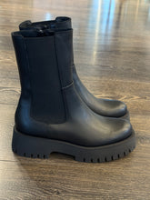 Carica l'immagine nel visualizzatore di Gallery, EMANUELA PASSERI TRONCHETTO IN PELLE NERA
