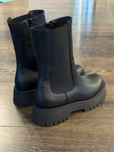 Carica l'immagine nel visualizzatore di Gallery, EMANUELA PASSERI TRONCHETTO IN PELLE NERA
