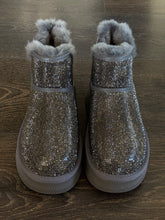 Carica l&#39;immagine nel visualizzatore di Gallery, FORNARINA PELOSOTTO STRASS GRIGIO
