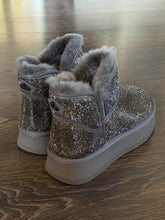 Carica l&#39;immagine nel visualizzatore di Gallery, FORNARINA PELOSOTTO STRASS GRIGIO
