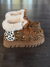 Carica l&#39;immagine nel visualizzatore di Gallery, EKP PELOSOTTO IN MONTONE CON LACCIO ZEBRATO
