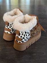 Carica l&#39;immagine nel visualizzatore di Gallery, EKP PELOSOTTO IN MONTONE CON LACCIO ZEBRATO
