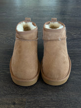 Carica l&#39;immagine nel visualizzatore di Gallery, WOZ EKP &quot;PELOSOTTO&quot; IN MONTONE CAMEL
