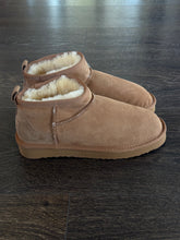 Carica l&#39;immagine nel visualizzatore di Gallery, WOZ EKP &quot;PELOSOTTO&quot; IN MONTONE CAMEL
