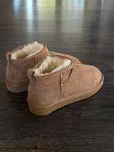 Carica l&#39;immagine nel visualizzatore di Gallery, WOZ EKP &quot;PELOSOTTO&quot; IN MONTONE CAMEL
