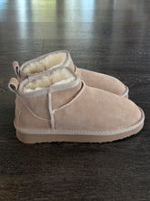 Carica l&#39;immagine nel visualizzatore di Gallery, WOZ EKP &quot;PELOSOTTO&quot; IN MONTONE BEIGE
