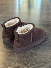 Carica l&#39;immagine nel visualizzatore di Gallery, WOZ TRONCHETTO IN CROSTA MARRONE &quot;PELOSOTTO&quot;
