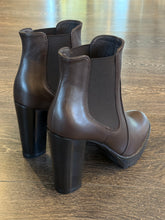 Carica l&#39;immagine nel visualizzatore di Gallery, EMANUELA PASSERI TRONCHETTO IN PELLE MORO TACCO GROSSO PLATEAU
