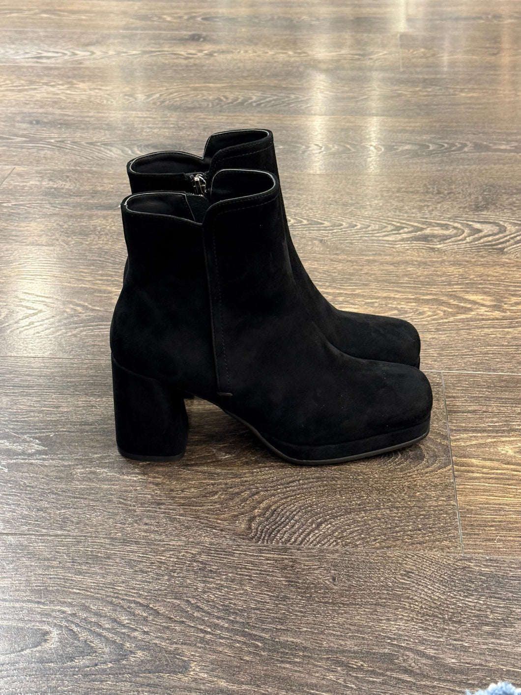 BRUNO PREMI TRONCHETTO IN CAMOSCIO NERO TACCO 7,5 CM  PLATEAUX
