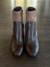 Carica l'immagine nel visualizzatore di Gallery, EMANUELA PASSERI TRONCHETTO TACCO 7 CM MULTI COLOR
