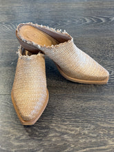 Carica l&#39;immagine nel visualizzatore di Gallery, ZOE SABOT  IN RAFFIA INTRECCIATA CAMEL  TC 5 CM
