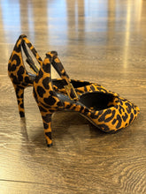 Carica l'immagine nel visualizzatore di Gallery, CARRANO SANDALO IN CAVALLINO LEOPARDO
