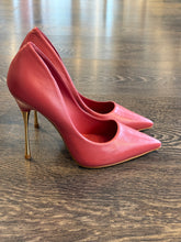 Carica l'immagine nel visualizzatore di Gallery, CARRANO DECOLLETE IN PELLE FRAGOLA (BERRY)TACCO 10,5CM  IN ACCIAIO
