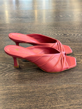 Carica l'immagine nel visualizzatore di Gallery, CARRANO MULE IN PELLE FRAGOLA (BERRY)TC 6 CM NODO
