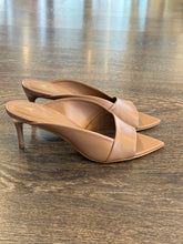 Carica l'immagine nel visualizzatore di Gallery, CARRANO MULE PELLE MOCHA (MARRONE) TC 6 CM
