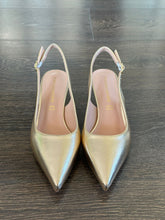 Carica l'immagine nel visualizzatore di Gallery, FRANCESCO MILANO SLINGBACK IN PELLE LAMINATA PLATINO TACCO 4,5 CM
