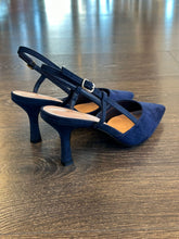 Carica l'immagine nel visualizzatore di Gallery, FRANCESCO MILANO SLINGBACK IN CAMOSCIO BLU  TACCO 8 CM SCOLLO A CUORE
