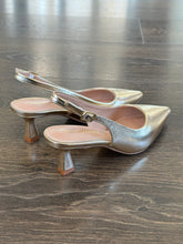 Carica l'immagine nel visualizzatore di Gallery, FRANCESCO MILANO SLINGBACK IN PELLE LAMINATA PLATINO TACCO 4,5 CM
