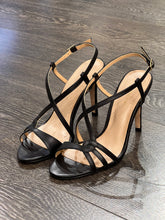 Carica l&#39;immagine nel visualizzatore di Gallery, MISS UNIQUE SANDALO IN PELLE NERA TC 8 CM INTRECCIO LATO
