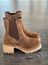 Carica l'immagine nel visualizzatore di Gallery, WOZ TRONCHETTO CAMOSCIO CUOIO TC 6CM
