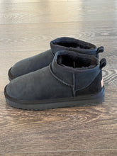 Carica l&#39;immagine nel visualizzatore di Gallery, WOZ EKP &quot;PELOSOTTO&quot; IN MONTONE NERO
