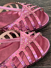 Carica l&#39;immagine nel visualizzatore di Gallery, MISS UNIQUE SANDALO RAGNO PELLE LAMINATA ROSA CON BORCHIETTE
