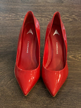 Carica l&#39;immagine nel visualizzatore di Gallery, CARRANO DECOLLETE&#39; IN VERNICE ROSSA TACCO 8,5CM
