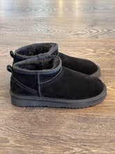 Carica l&#39;immagine nel visualizzatore di Gallery, WOZ TRONCHETTO IN CROSTA NERA &quot;PELOSOTTO&quot;
