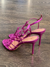 Carica l&#39;immagine nel visualizzatore di Gallery, VICENZA SANDALO NODI TACCO 8 CM LAMINATO FUXIA
