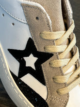 Carica l&#39;immagine nel visualizzatore di Gallery, VITAMINA SNEAKER BIANCA+STELLA NERA
