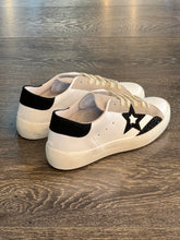 Carica l&#39;immagine nel visualizzatore di Gallery, VITAMINA SNEAKER BIANCA+STELLA NERA
