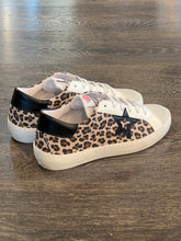 Carica l&#39;immagine nel visualizzatore di Gallery, VITAMINA SNEAKER LEOPARDO+STELLA NERA
