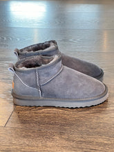 Carica l&#39;immagine nel visualizzatore di Gallery, WOZ EKP &quot;PELOSOTTO&quot; IN MONTONE GRIGIO
